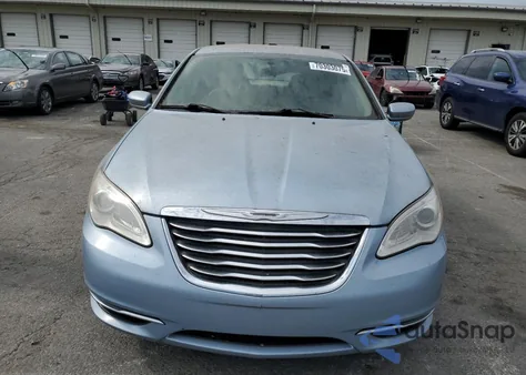 2013 Chrysler 200 Lx z USA, uszkodzony, nr VIN 1C3CCBAG0DN737515